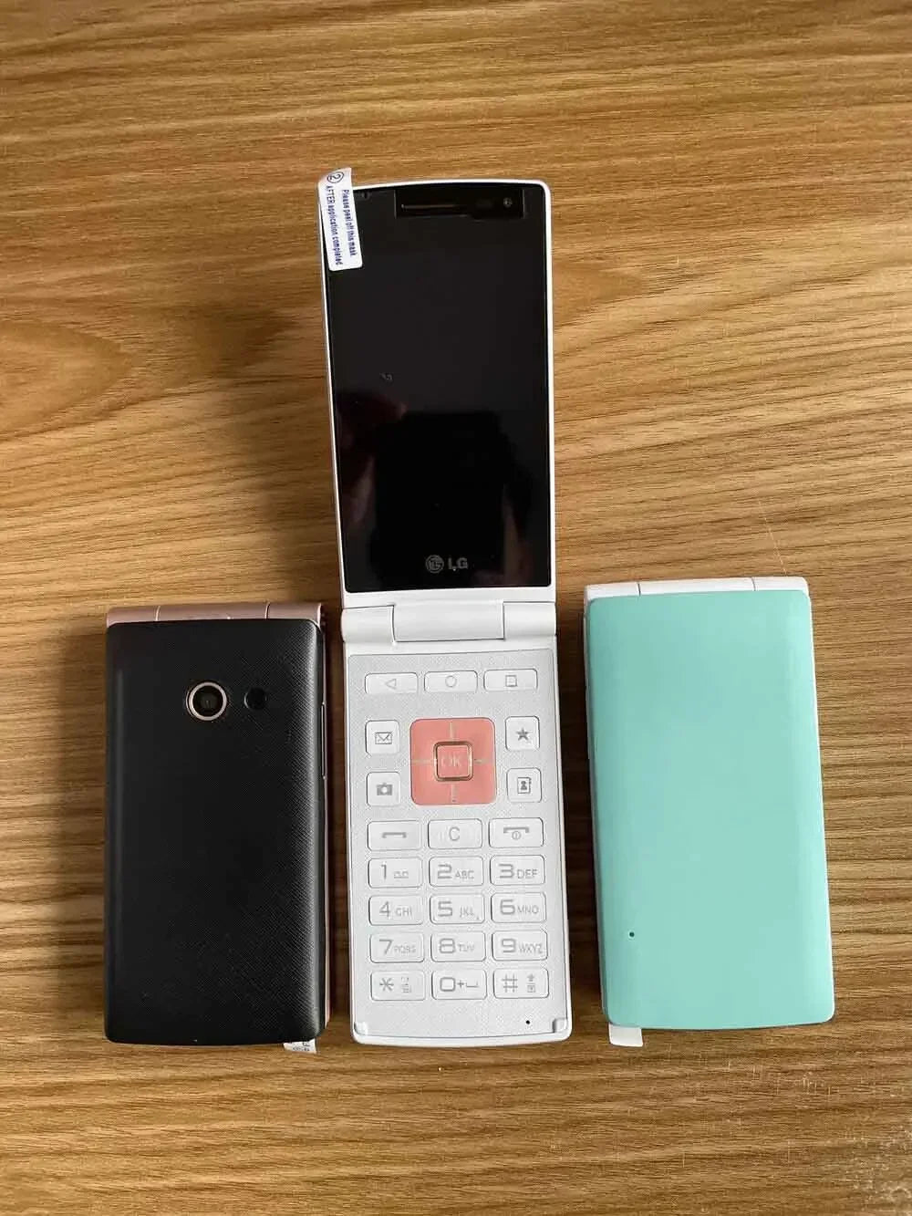 የተከፈተ LG Wine Smart Flip ስልክ - ባለአራት ኮር፣ LTE፣ 3.2' ማሳያ፣ 3.15MP ካሜራ